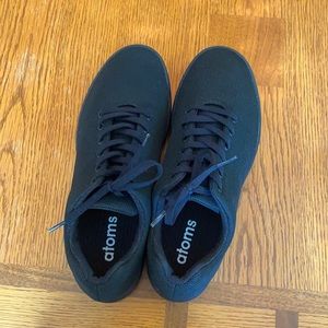 Atoms sneakers, men’s 11.5, black